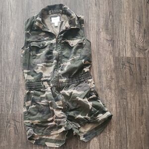 Forever 21 Camouflage Zip-Up Vest